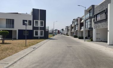 VENTA DE TERRENO DE 398 M2 EN RESIDENCIAL SANTA TERESA, A MTRS. DE UDLAP
