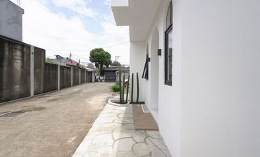 Rumah 3 Lantai 15 Menit ke Cibubur Junction Dibantu KPR J-42557