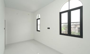 Rumah 3 Lantai 15 Menit ke Cibubur Junction Dibantu KPR J-42557