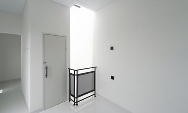 Rumah 3 Lantai 15 Menit ke Cibubur Junction Dibantu KPR J-42557