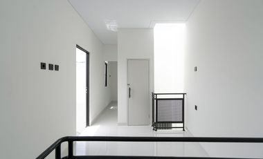 Rumah 3 Lantai 15 Menit ke Cibubur Junction Dibantu KPR J-42557
