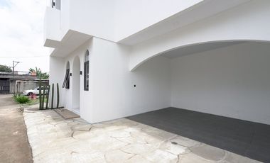 Rumah 3 Lantai 15 Menit ke Cibubur Junction Dibantu KPR J-42557