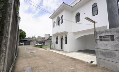 Rumah 3 Lantai 15 Menit ke Cibubur Junction Dibantu KPR J-42557