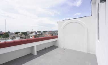 Rumah 3 Lantai 15 Menit ke Cibubur Junction Dibantu KPR J-42557