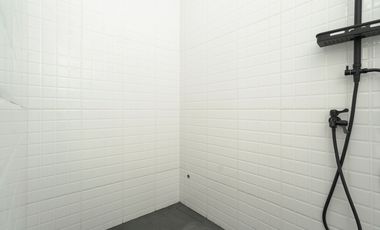 Rumah 3 Lantai 15 Menit ke Cibubur Junction Dibantu KPR J-42557