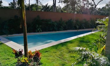 Casa con alberca en residencial privado en Tulum, en venta.