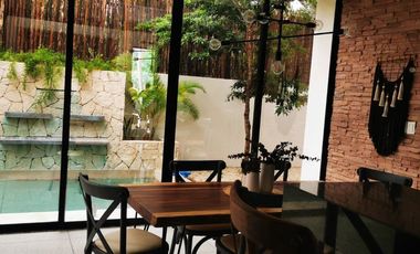 Casa con alberca en residencial privado en Tulum, en venta.
