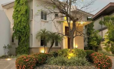 LUJOSA CASA- COSTA DEL ESTE -  ALQUILER O VENTA