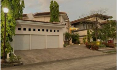 LUJOSA CASA- COSTA DEL ESTE -  ALQUILER O VENTA