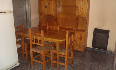 BURZACO:CASA FUNCIONAL 2 AMB C/FDO, PQUE, ENTRADA P/AUTOS .3CDRAS AV.H.IRIGOYEN