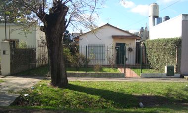 BURZACO:CASA FUNCIONAL 2 AMB C/FDO, PQUE, ENTRADA P/AUTOS .3CDRAS AV.H.IRIGOYEN