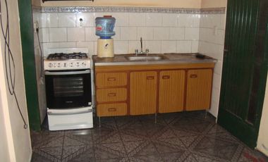 BURZACO:CASA FUNCIONAL 2 AMB C/FDO, PQUE, ENTRADA P/AUTOS .3CDRAS AV.H.IRIGOYEN