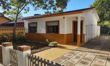 Chalet + Casa en  Av Belgrano al 500. Ideal 2 familias o Renta. La Lucila del Mar