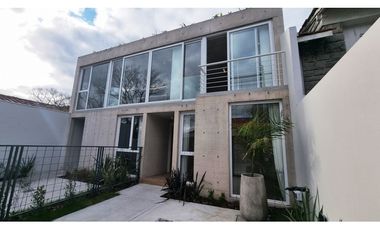 Dúplex de 3 ambientes con entrada de auto. Barrio Stella Maris.