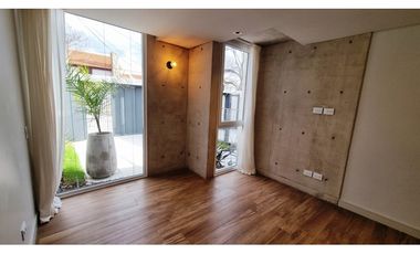 Dúplex de 3 ambientes con entrada de auto. Barrio Stella Maris.