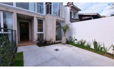 Dúplex de 3 ambientes con entrada de auto. Barrio Stella Maris.