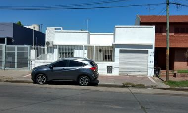 Casa en venta en Quilmes Este