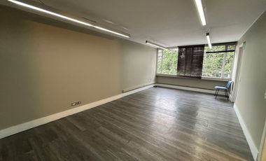 oficina en arriendo en chico alto. Cod A52014