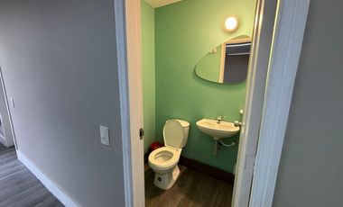 oficina en arriendo en chico alto. Cod A52014