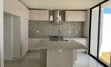 Moderna Casa en  Venta en Lomas de Angelopolis.Ubicada a minutos de Sonata