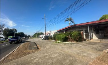 Venta de terreno con dos casas en Vía Panamericana, David Chiriquí