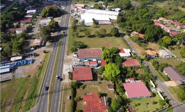 Venta de terreno con dos casas en Vía Panamericana, David Chiriquí