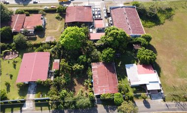 Venta de terreno con dos casas en Vía Panamericana, David Chiriquí