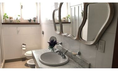 Importante Residencia estilo Inglés barrio residencial Los Troncos