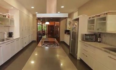 Importante Residencia estilo Inglés barrio residencial Los Troncos