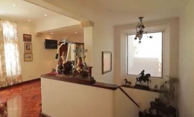 Importante Residencia estilo Inglés barrio residencial Los Troncos