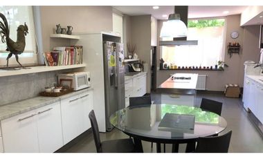 Importante Residencia estilo Inglés barrio residencial Los Troncos