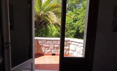 Importante Residencia estilo Inglés barrio residencial Los Troncos