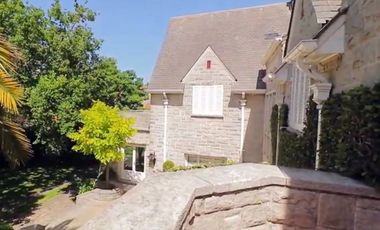 Importante Residencia estilo Inglés barrio residencial Los Troncos