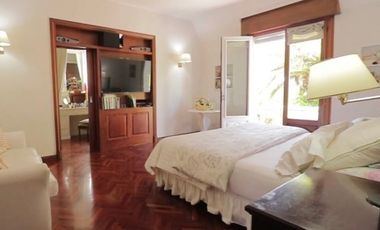 Importante Residencia estilo Inglés barrio residencial Los Troncos