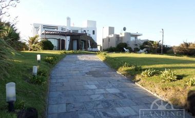 Espectacular casa a la venta frente al mar - Acepta financiación