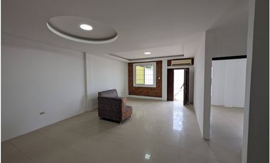 En venta  villa  de 3 habitaciones cerca terminal T. Manta.