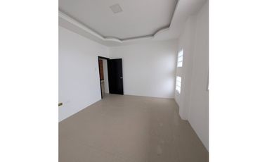 En venta  villa  de 3 habitaciones cerca terminal T. Manta.