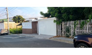 En venta  casa de 3 habitacione barrio Pacifico Manta.