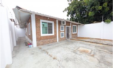 En venta  villa  de 3 habitaciones cerca terminal T. Manta.