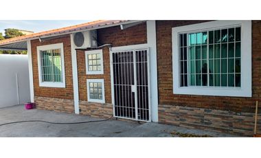 En venta  casa de 3 habitacione barrio Pacifico Manta.