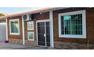 En venta  casa de 3 habitacione barrio Pacifico Manta.