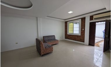 En venta  villa  de 3 habitaciones cerca terminal T. Manta.