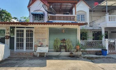 5 Bedroom Townhouse for sale at Rung Charoen Village Wachiratham Sathit 21