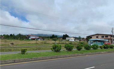 VENDO LOTE CON CONSTRUCCION COMERCIAL BOQUETE