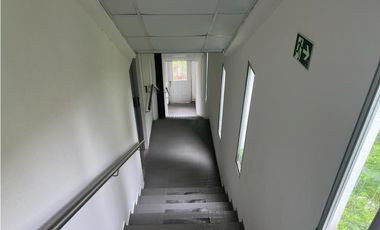 Venta de edificio comercial en Los Angeles GTA