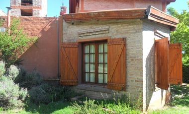 CHALET + Vivienda / El Rincon - Merlo