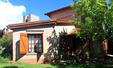 CHALET + Vivienda / El Rincon - Merlo