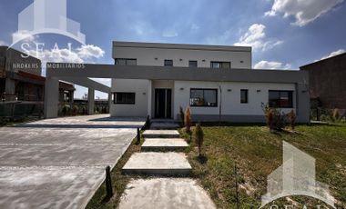 Casa en venta en Horizontes al Sur a estrenar con gas natural