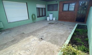 LATORRE PROP. VENDE CHALET DE 3 AMB AL FRENTE + CASA DE 3 AMB MUY AMPLIA