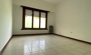 LATORRE PROP. VENDE CHALET DE 3 AMB AL FRENTE + CASA DE 3 AMB MUY AMPLIA